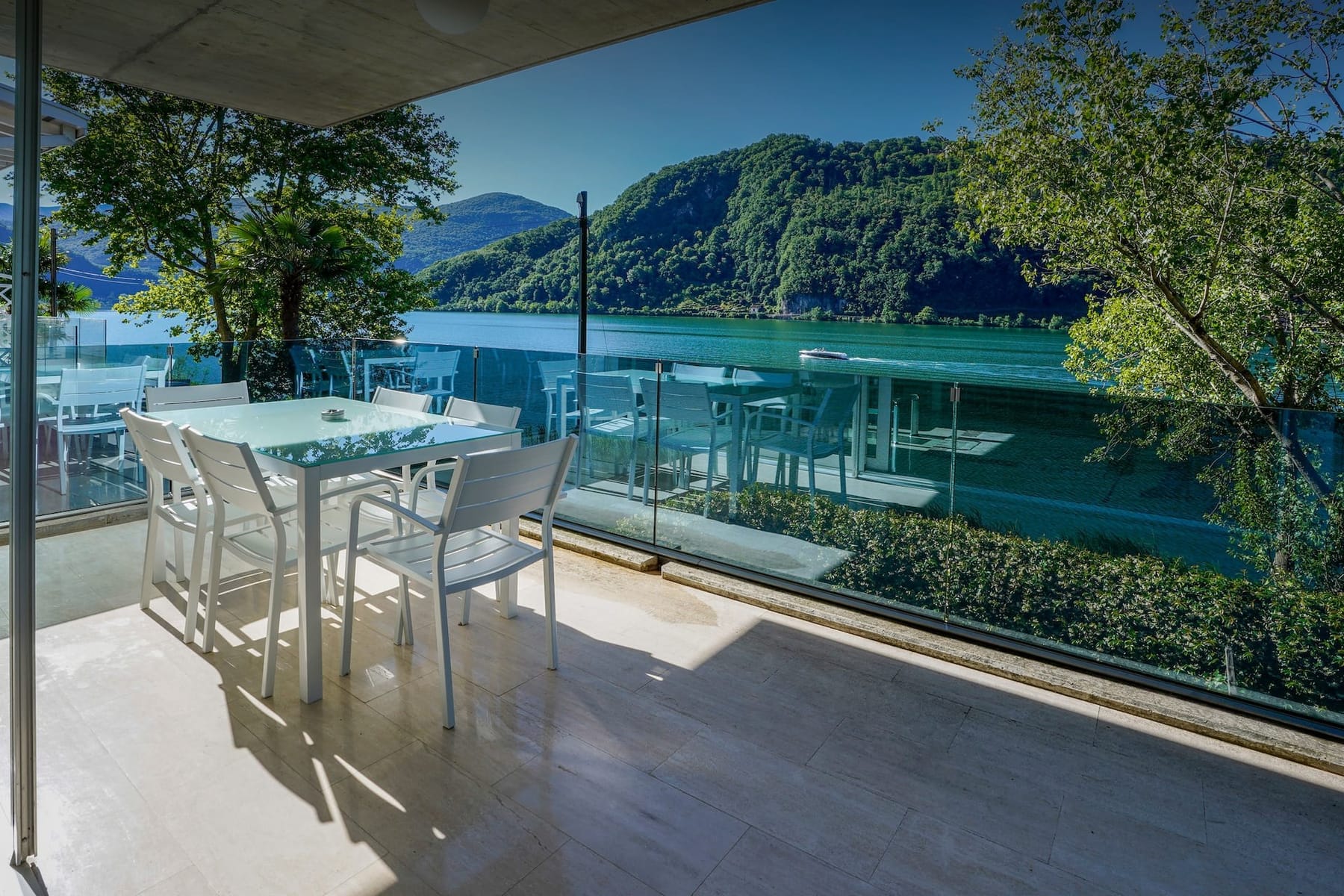 The Glass House — holiday home in Caslano